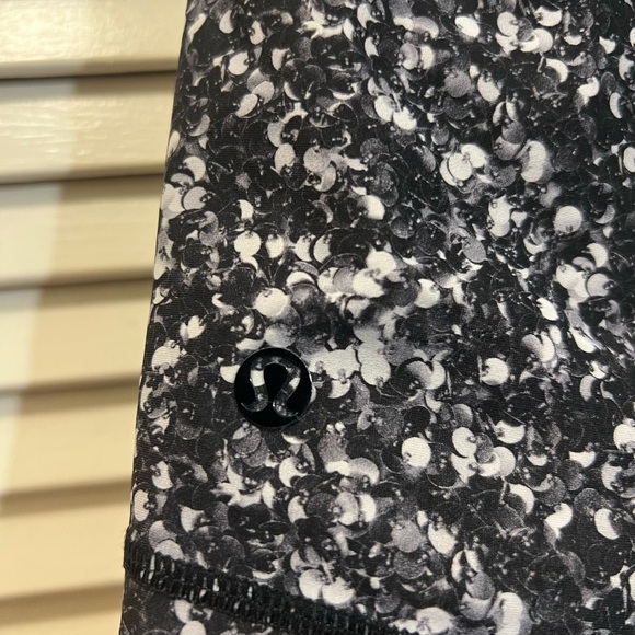 Lululemon Shine Athletic Shorts 2" Roll Down Shimmy Shimmer Black White Sequin - Picture 3 of 7